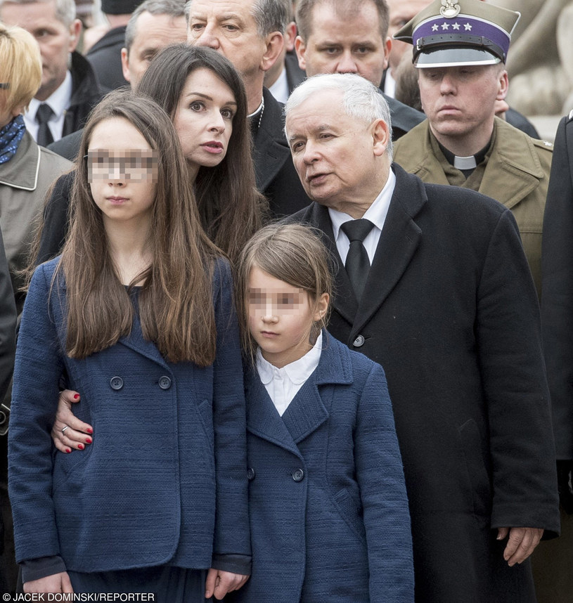 Marta Kaczyńska z córkami i Jarosławem Kaczyńskim /Reporter