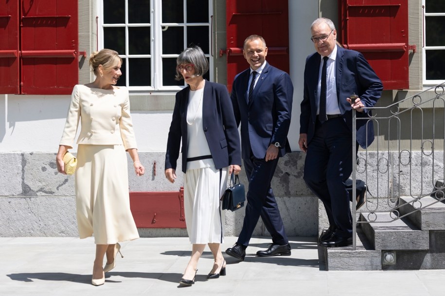 Marta Nawrocka i Karol Nawrocki z prezydentem Szwajcarii Guyem Parmelinem i jego żoną Caroline /PETER KLAUNZER /PAP