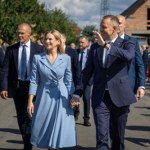 Marta Nawrocka tak bawiła się na dożynkach. Dwie stylizacje i jeden kolorowy motyw