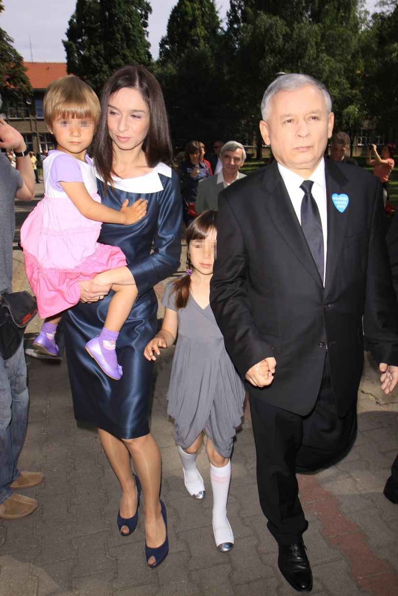 Marta z córkami i Jarosław Kaczyński /- /ONS