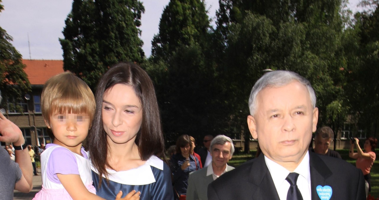 Marta z córkami i Jarosław Kaczyński /- /ONS