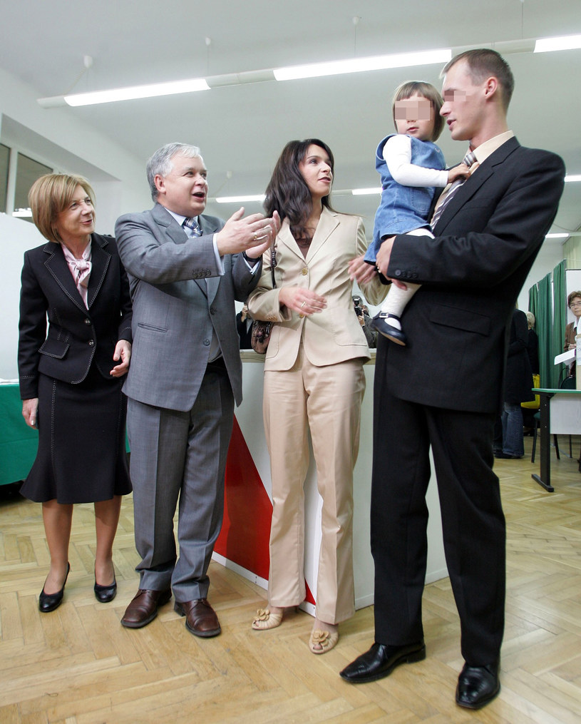 Marta z nieżyjącymi rodzicami, córką i pierwszym mężem (2005 r.) /Witold Rozbicki /Reporter