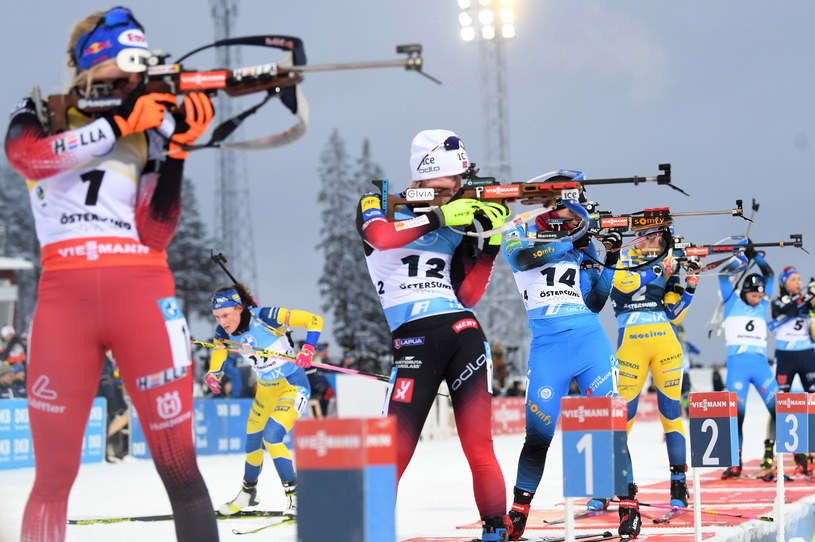 Marte Olsbu Roeiseland triumfowała w biegu na dochodzenie na 10 km biathlonowego Pucharu Świata /PAP/EPA/FREDRIK SANDBERG /PAP/EPA