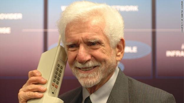 Martin Cooper - twórca pierwszego telefonu komórkowego /Komórkomania.pl