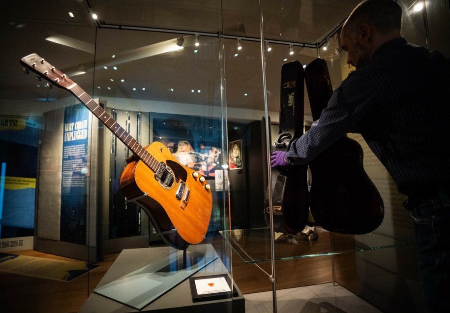 Martin D-18E - gitara Kurta Cobaina /James Manning/Press Association /East News