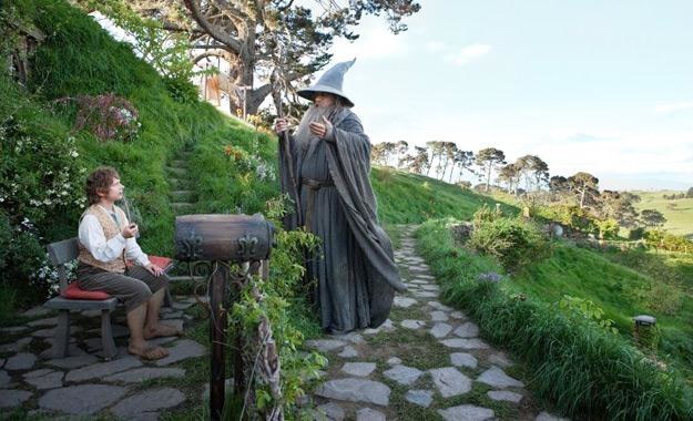 Martin Freeman i Ian McKellen w filmie "Hobbit: Niezwykła podróż" /materiały dystrybutora