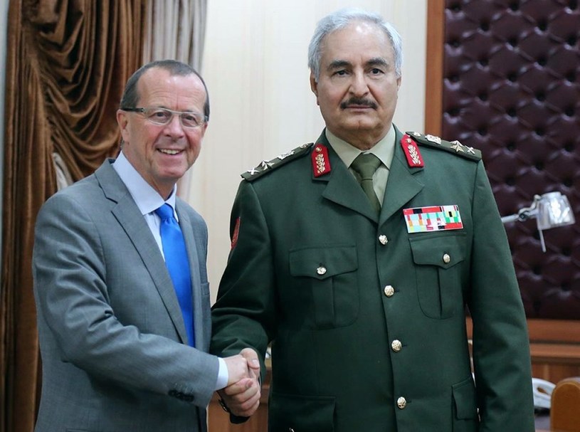 Martin Kobler i generał Khalifa Haftar /AFP