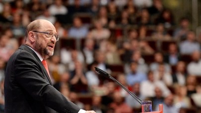 Martin Schulz zarzuca Angeli Merkel bierność wobec rządów Polski i Węgier