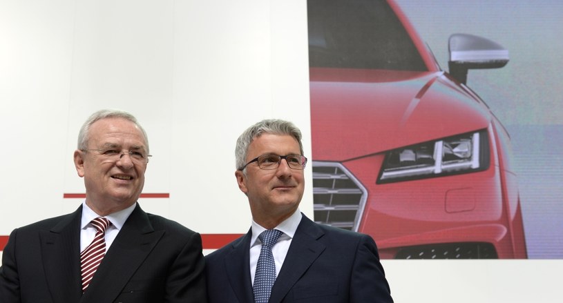 Martin Winterkorn (były prezes VW) i Rupert Stadler (prezes Audi). Winterkorn usłyszał kryminalne zarzuty w USA, a Stadler trafił do niemieckiego aresztu /AFP