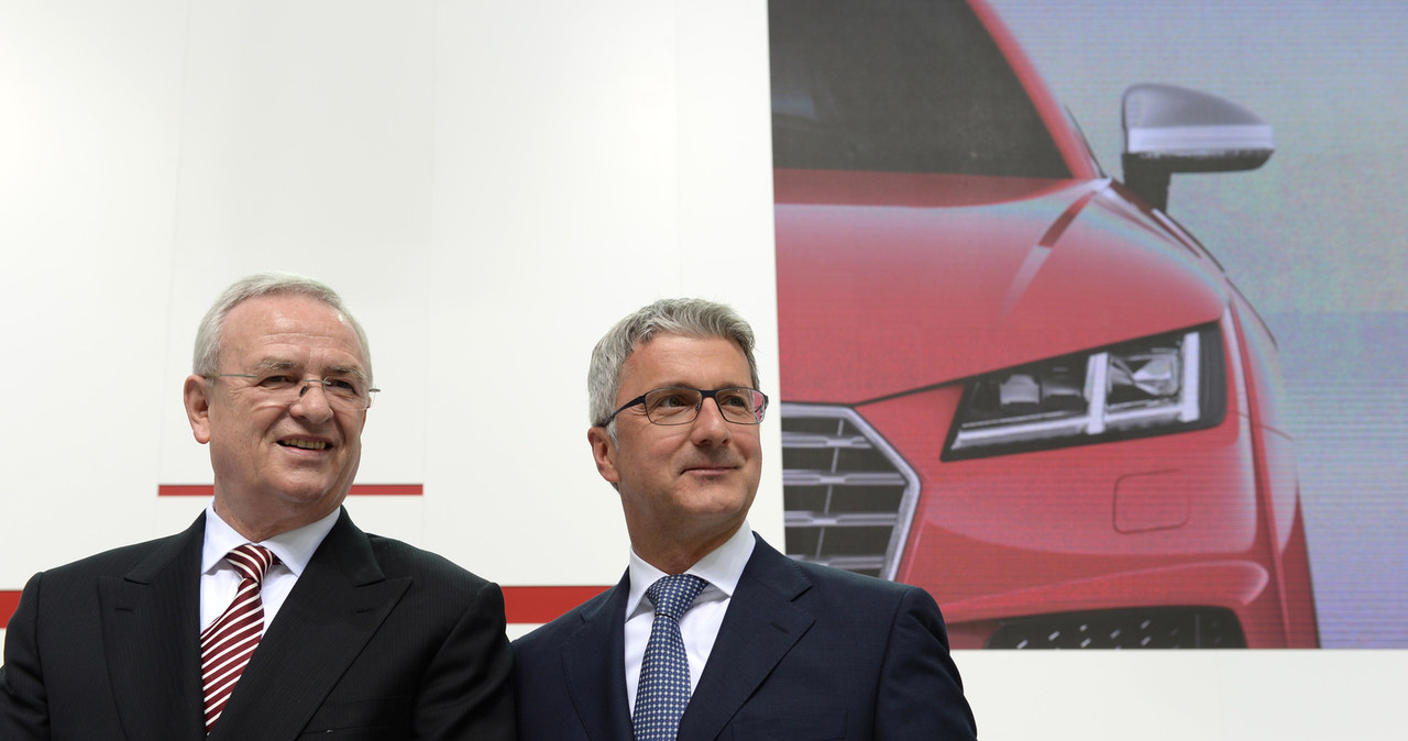 Martin Winterkorn (były prezes VW) i Rupert Stadler (prezes Audi). Winterkorn usłyszał kryminalne zarzuty w USA, a Stadler trafił do niemieckiego aresztu /AFP