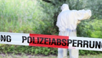 Martwa kobieta przy ławce, zabite dziecko w zaroślach. Nikt nie wie, kim są