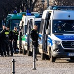 Martwe niemowlę na chodniku. Mężczyzna myślał, że to lalka