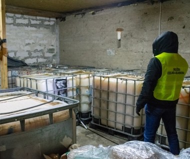 Martwe owady w zacierze i pół miliona złotych strat. Tak produkowano nielegalne procenty