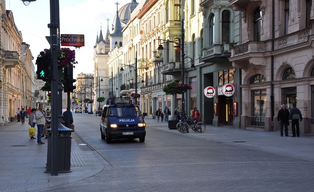 ​Martwy mężczyzna na wózku inwalidzkim znaleziony na deptaku w Łodzi
