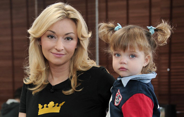 Martyna Wojciechowska z córką Marysią, fot.Bartosz Krupa &nbsp; /East News