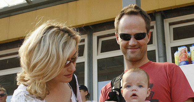 Martyna Wojciechowska z partnerem i córką w 2008 roku /Niemiec /AKPA