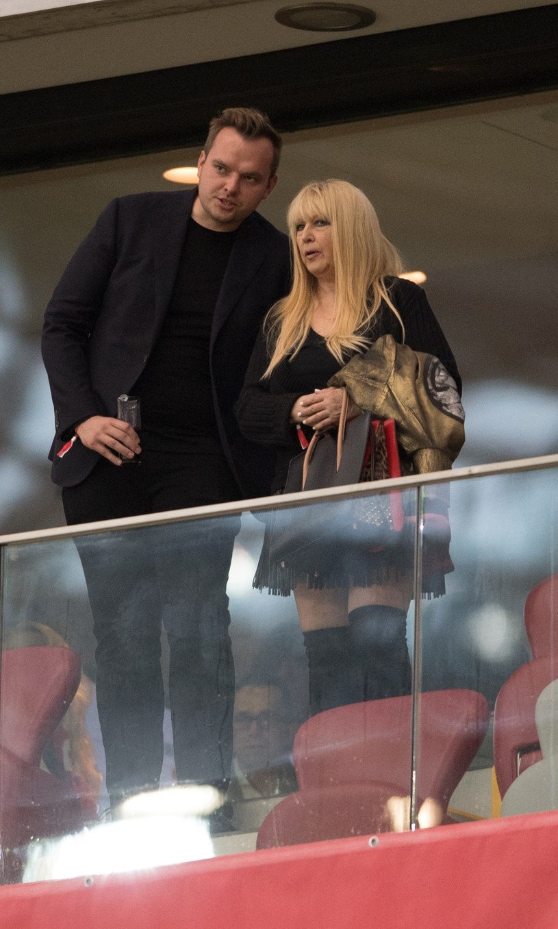 Maryla Rodowicz z synem na meczu Polska-Czarnogóra /Konrad Paprocki/REPORTER /East News