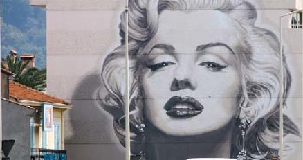 Marylin Monroe na placie podczas festiwalu w Cannes /AFP