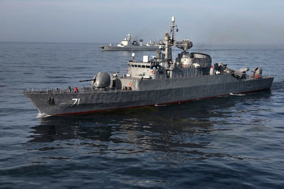 Demonstracja sił w cieśninie Ormuz w przededniu ważnych rozmów