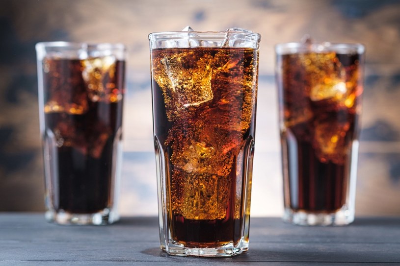 Marynata z coli to sposób na ciekawy smak mięsnych dań i przekąsek /123RF/PICSEL