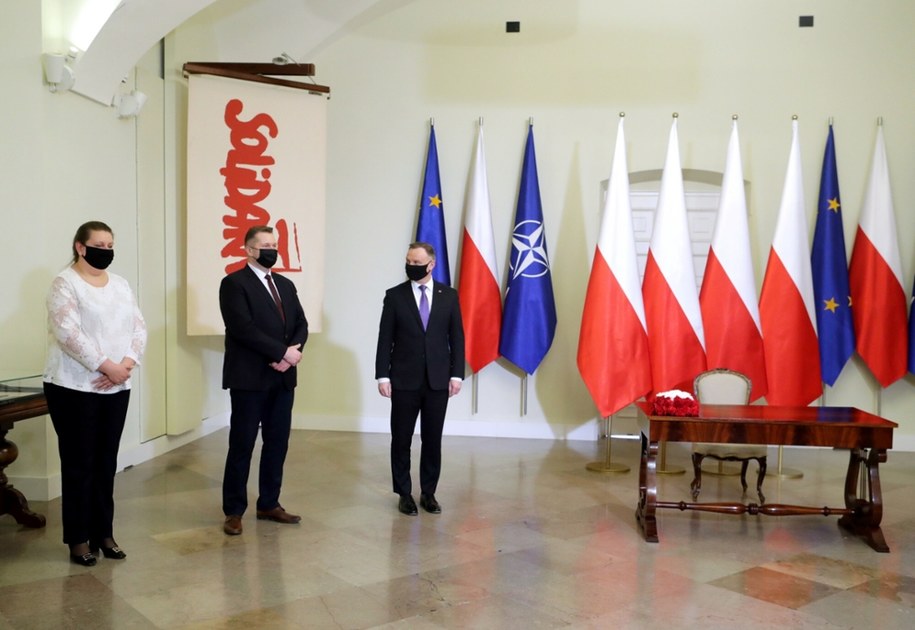 Březen 2022, prezidentský palác, obřad odkazování prezidenta polské republiky na Act na Akademii Copernicus. N /Z: Ministr školství a vědy PRZEMYMYLS CZARKEK, prezident Andrzej Duda /East News