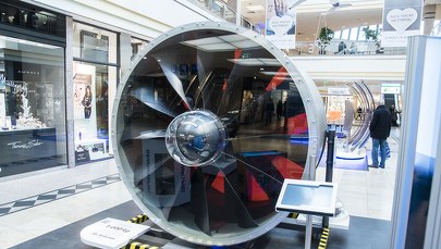 "Marzenie o lataniu". Nietypowa wystawa w centrum handlowym w Poznaniu