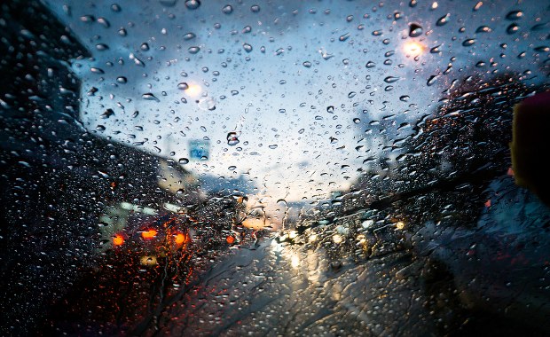 Marznący deszcz i gołoledź. Ostrzeżenia IMGW