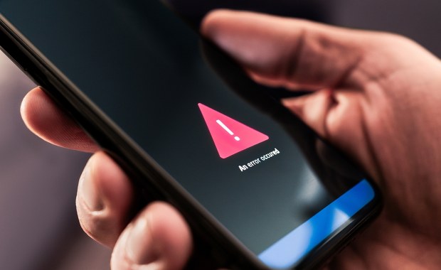 Marznący śnieg sparaliżował Play. Awaria stacji bazowych opanowana