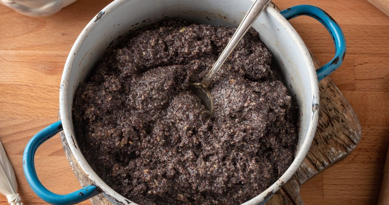 Masa najczęściej trafia do bożonarodzeniowych ciast. Zacznij jeść mak nie tylko od święta /madeleinesteinbach /Canva Pro