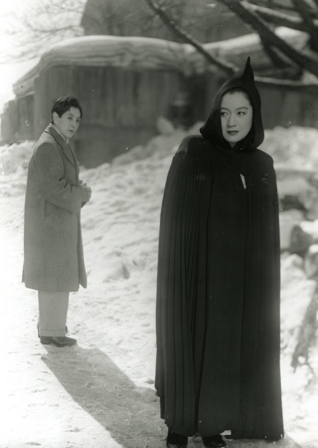 Masayuki Mori i Setsuko Hara w filmie "Idiota"  (1951) /materiały prasowe