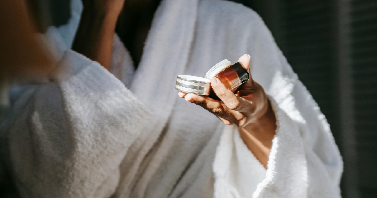 Maść dziegciowa to remedium na wiele dolegliwości skórnych /Sora Shimazaki /pexels.com