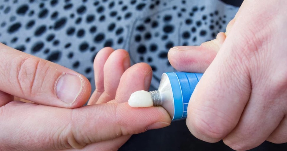 Maść rumiankową możesz kupić w aptece w cenie od 9 do 20 złotych. To niewiele, biorąc pod uwagę jej korzystny wpływ na cerę /123RF/PICSEL