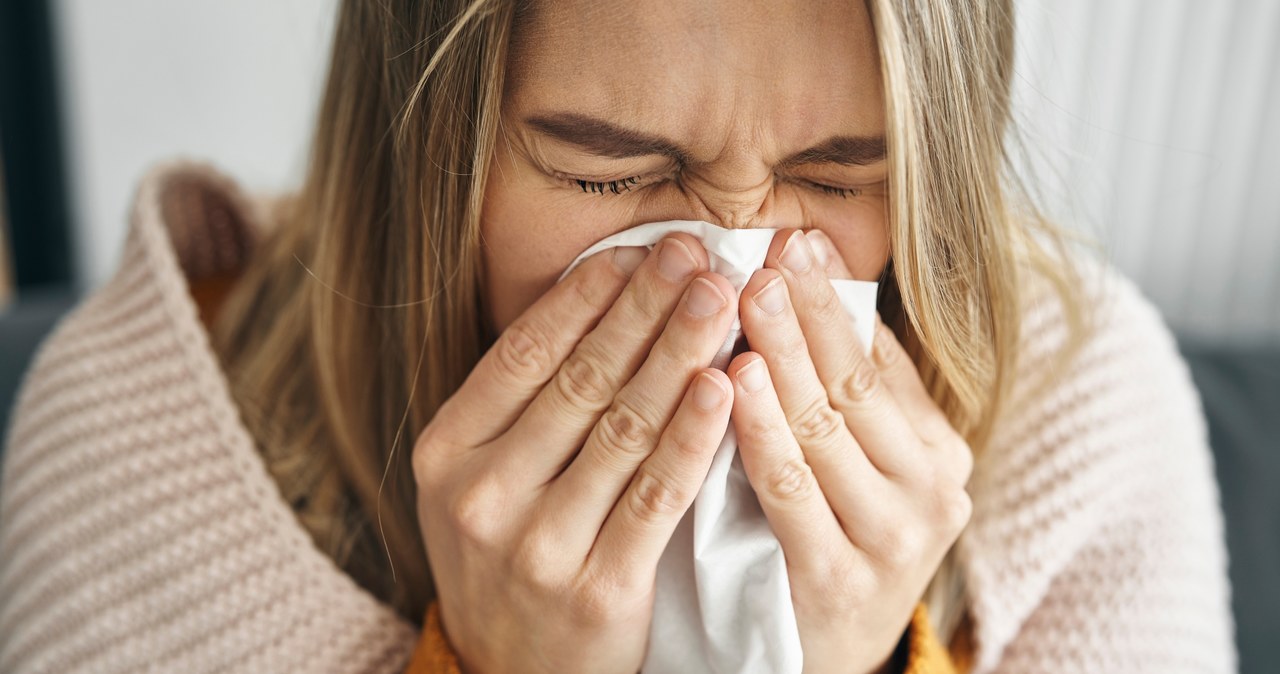 Maść z witaminą A pomoże ci ukoić spierzchnięte usta i podrażnione miejsca wokół nosa podczas walki z przeziębieniem /123RF/PICSEL