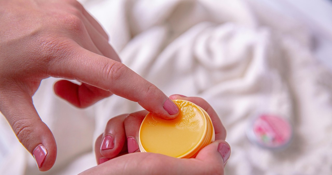 Maść z żyworódki to naturalny produkt na wiele dolegliwości /Lucie Liz /pexels.com
