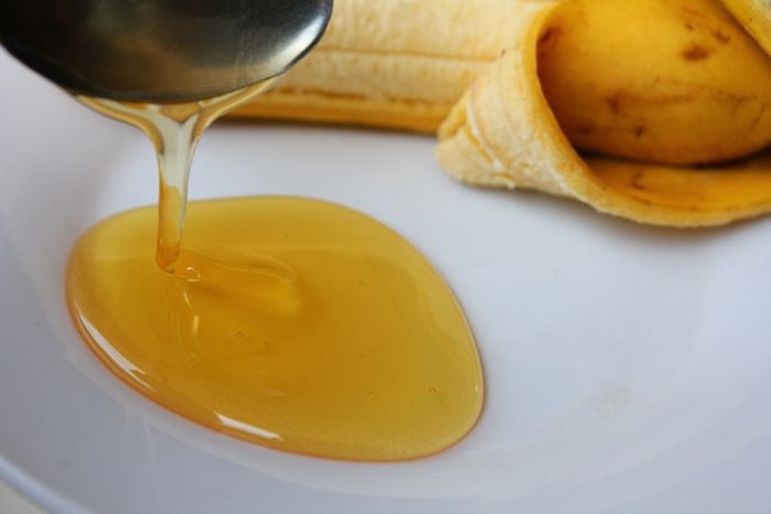 Maseczka z banana i wody różanej zastosowanie /© Photogenica
