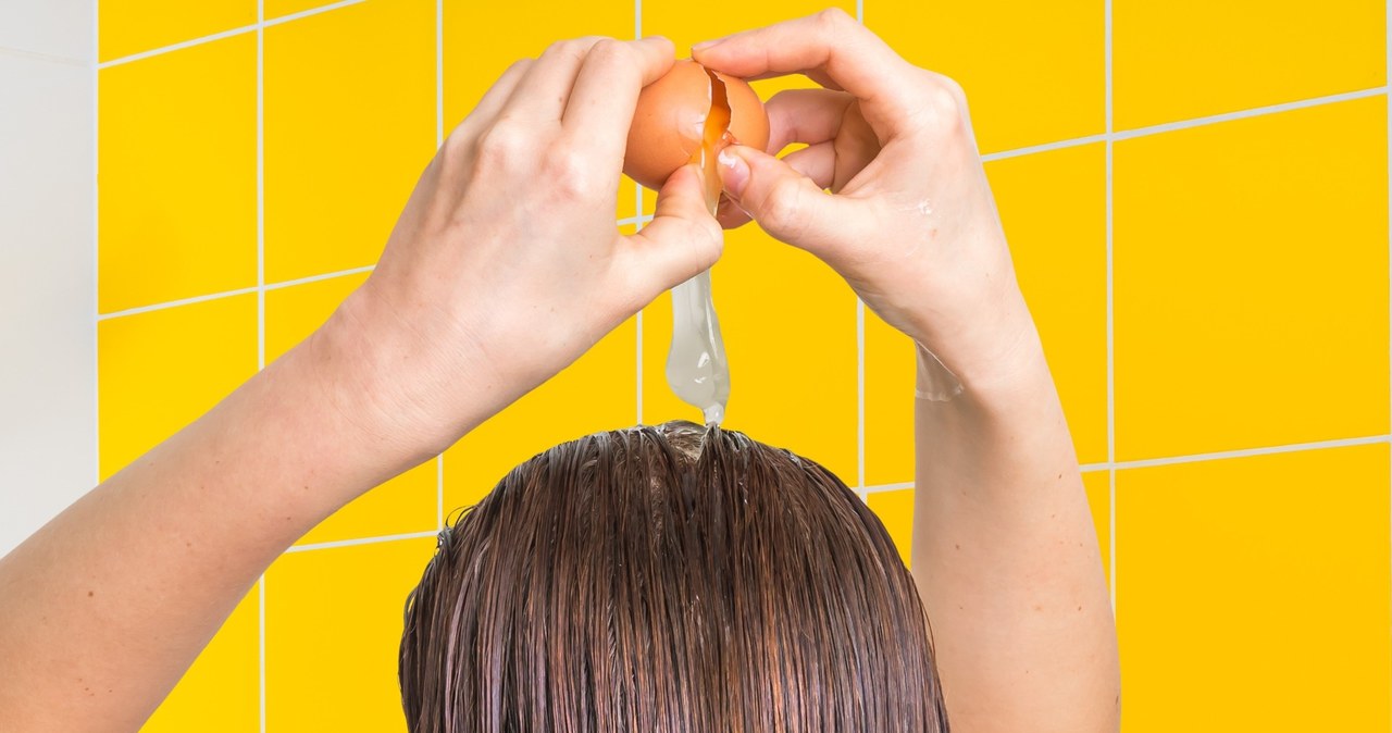 Maseczka z jajka do włosów rewelacyjnie wpływa na ich kondycję /Pixel