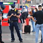 Maseczki w pociągach i na dworcach. Wzmożone kontrole i kary