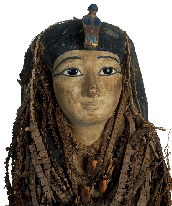Maska nigdy w czasach współczesnych nie otwieranej mumii faraona Amenhotepa I /S. Saleem and Z. Hawass /Materiały prasowe
