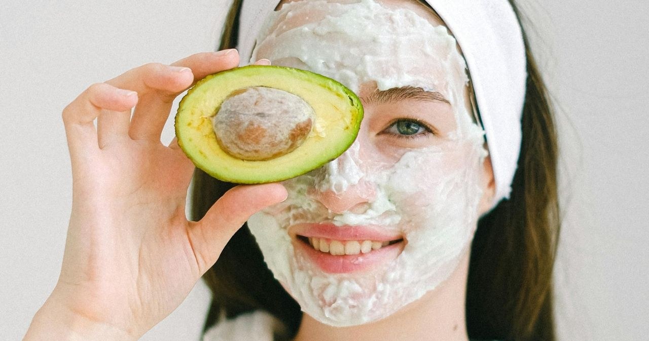 Maska z awokado i oleju z pestek winogron dla dojrzałej cery /Anna Shvets /Pexels.com