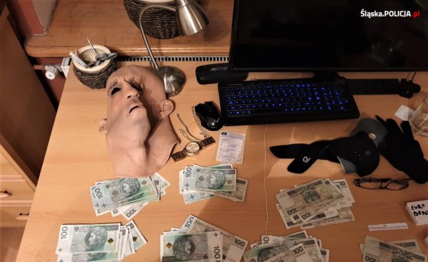 Maski i przebrania. Są zarzuty ws. internetowych oszustów 