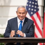 Maskotka na rozprawie Netanjahu. Dyplomata rozbawił premiera Izraela