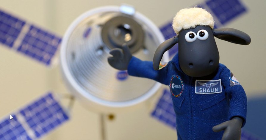 Maskotka owieczki Shaun jest oczywiście w barwach Europejskiej Agencji Kosmicznej. I w takiej wersji poleci w podróż wokół Księżyca /domena publiczna