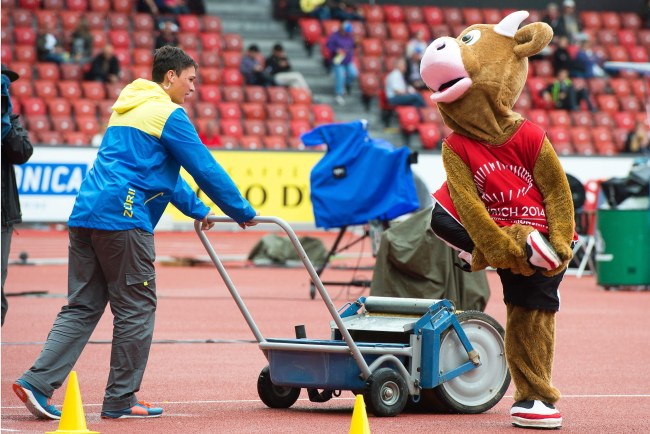 Maskotka turnieju /PAP/EPA/RAINER JENSEN /PAP/EPA