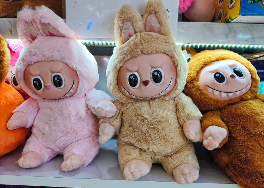 Maskotki Labubu /Shutterstock