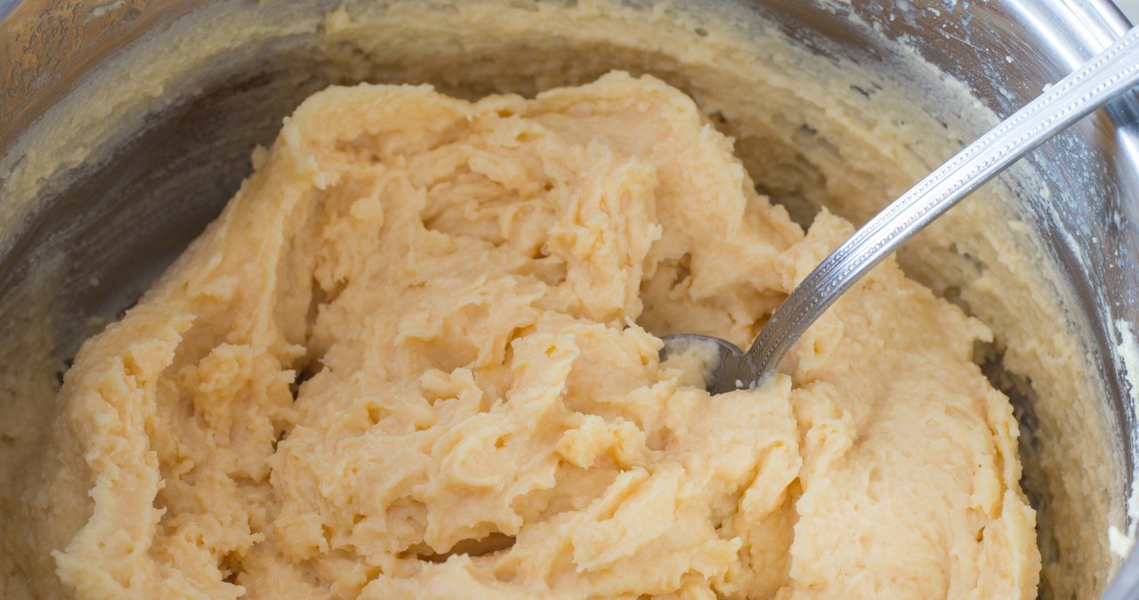 Masło należy utrzeć mikserem na puch /123RF/PICSEL