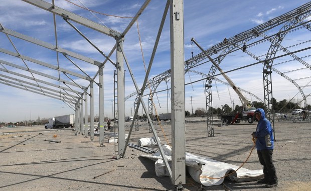 Masowe deportacje z USA. Meksyk buduje olbrzymie obozy