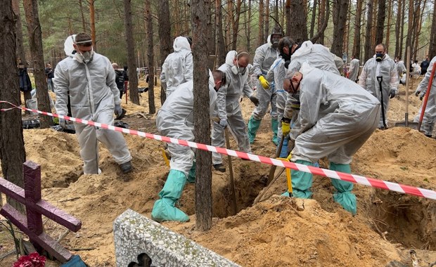 Masowe groby, cywile zabijani w bestialski sposób. O tych zbrodniach Rosjan trzeba pamiętać