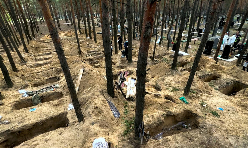 Masowe groby w Iziumie, zdjęcie ilustracyjne /Jakub Kaminski/East News /East News