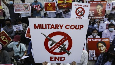 Masowe protesty przeciwko wojskowej dyktaturze w Mjanmie. Policja oddała strzały