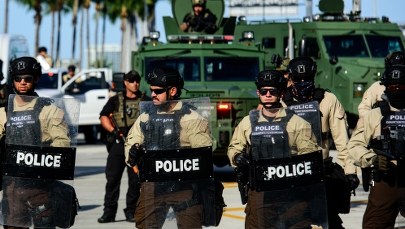 Masowe strzelaniny w USA. 12 osób zginęło, prawie 100 rannych